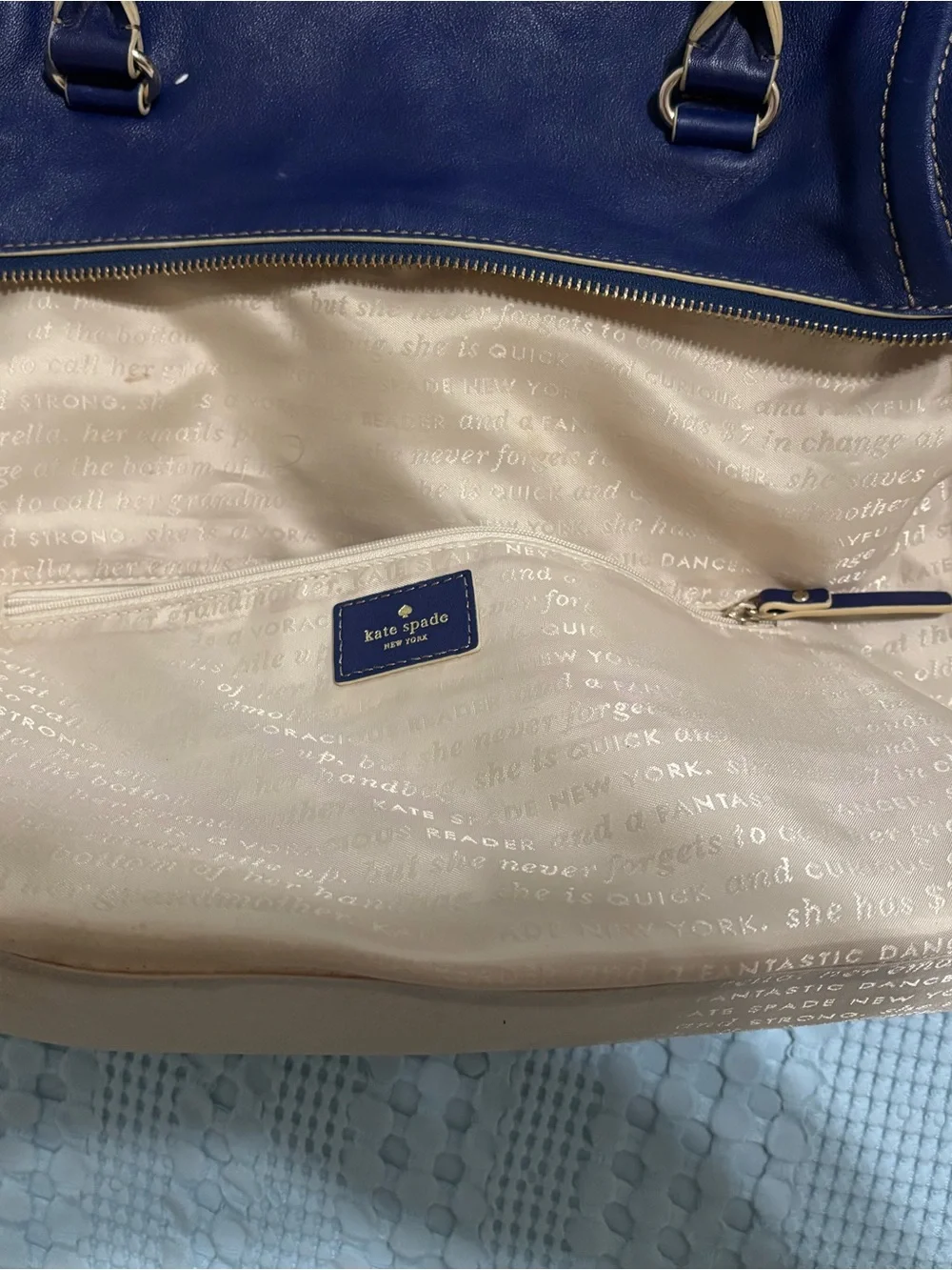 Kate Spade handbag/shoulder bag is a great accessory fun or professional use.